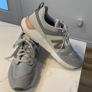 New Balance 009 Womens tennis shoes